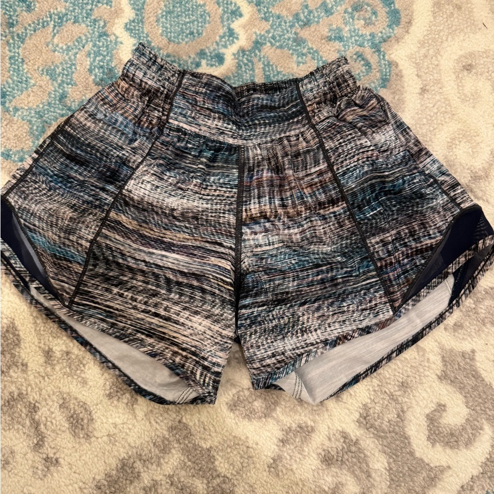 Woman’s lululemon speed up shorts